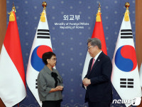 한·인니 외교장관 공동위, 대화하는 박진 장관