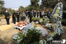 박원순 전 시장 묘소, 고향 창녕에서 마석 모란공원으로 이장(종합)