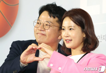 김준호, 30년 지기 유지태와 만남 속 청첩장 공개