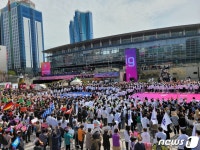BIE 실사단 부산 방문, 광장에 모인 부산 시민들