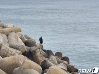 신신당부 해도 내몰라라 위험천만 방파제 낚시…추락사고 잇따라