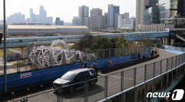 철거 작업 진행되는 용산 공중보행교