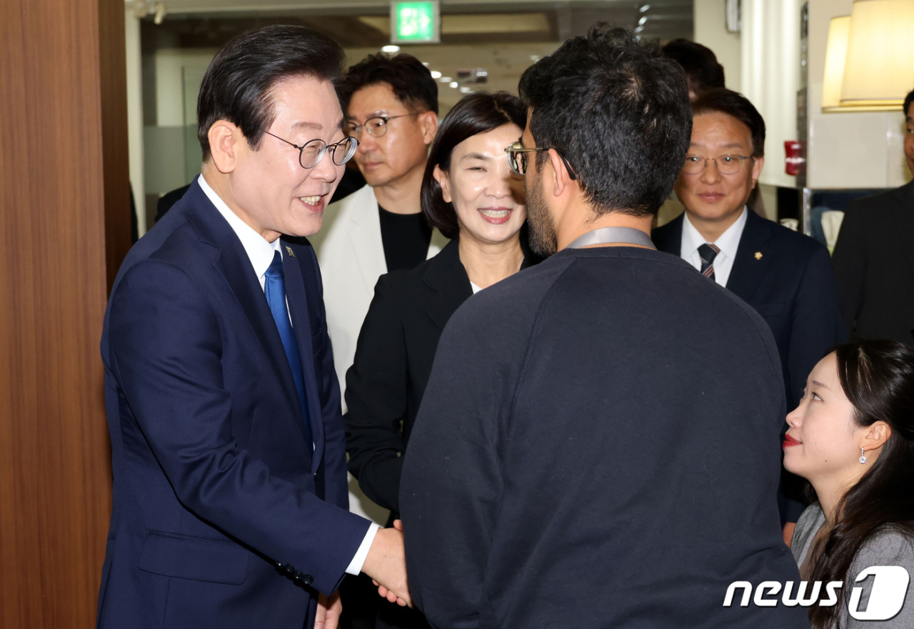 이재명 대통령 당선, 실용주의적 외교와 정책 변화 기대 외신들 주목