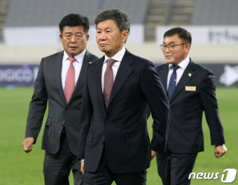여자축구대표팀 친선경기 찾은 정몽규 회장