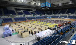 이재민대피소 마련된 강릉아이스아레나