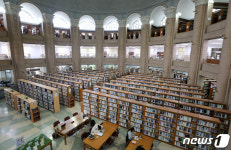 첫 법정 기념일 맞은 도서관의 날