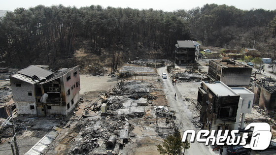 경남 산청군 대형 산불로 주민 160명 대피, 산불 3단계 발령