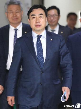 민주당 전당대회 돈봉투 의혹 받는 윤관석 위원장