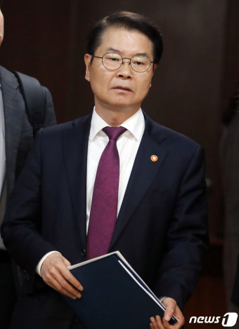자살예방정책위원회 참석하는 이정식 장관