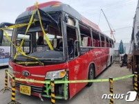 충주 버스전도사고 현장…그동안 사고 없었는데 주민들 안타까움