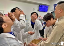 개밥 짓는 사람들…K-펫푸드의 자부심 우리와[최기자의 동행]