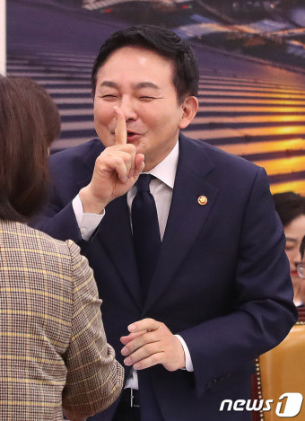 원희룡 장관 '쉿~'