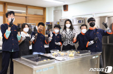 김건희 여사, 장애인의 날 맞아 인천 미추홀학교 방문