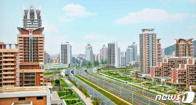 북한, 평양 화성지구 1만세대 살림집 완공 거듭 조명