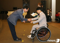 감사패 받는 양홍규 국민의힘 서구을 당협위원장