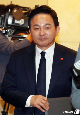 국무회의 참석하는 원희룡 장관