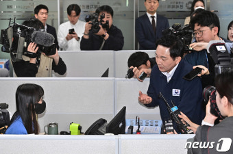 상담사와 대화 나누는 원희룡 장관