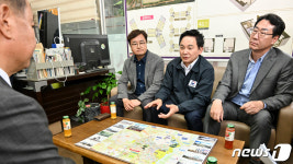 동탄 공인중개사 사무소 찾은 원희룡 장관과 정명근 화성시장