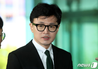 질문에 답하는 한동훈 법무부 장관