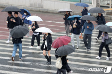 봄비에 기온 뚝