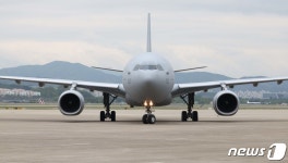 수단 교민 28명 태운 수송기, 서울공항 도착