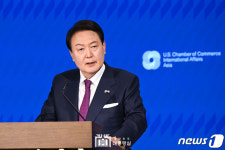 홍준표 과거 묻고 미래로 가자는 尹을 왜 비난…국민 설득 없어 野 표적