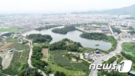 수묵 누드냐, 색채 마술사냐 충주시립미술관에 전시할 작품은?
