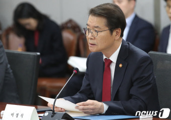 이정식 고용장관, 노동자 분신사망에 