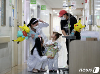 어린이날 선물 받은 어린이 환우