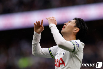 팰리스 전서 득점 기회 놓치고 아쉬워하는 손흥민