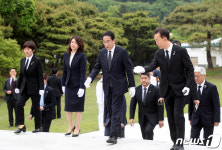 현충원 찾은 기시다 후미오 총리와 유코 여사