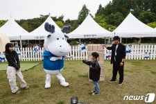 볼보의 친환경 캐릭터 순로기와 함께하는 즐거운 젠가 놀이