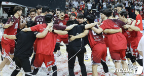 챔피언 미소 짓다