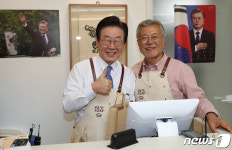 평산책방 찾은 이재명 대표