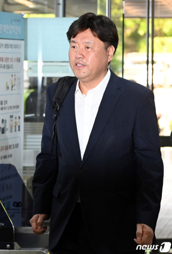 공판 출석하는 김용 전 민주연구원 부원장