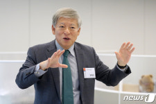 모든 수업은 온라인, 영어토론 태재대학교 설명하는 염재호 총장