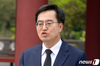 참배 소감 밝히는 김동연 경기도지사