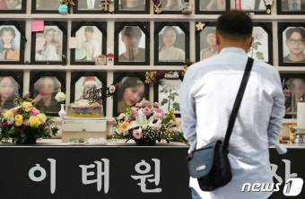 생일 케이크 놓인 이태원참사 분향소