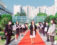 선생님을 위한 레드카펫·연주회 등…스승의날 기념 행사 다채