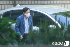 (주)정진홈푸드 창원지방법원점 | 법원 도착한 정진상 전 실장