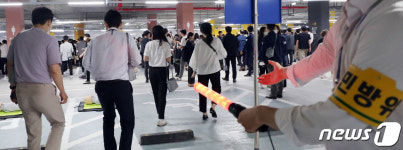정부세종청사 민방공 대피훈련…실전처럼 !