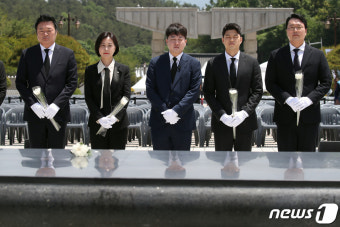 광주 5·18민주묘지 찾은 이준석 전 국민의힘 대표