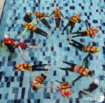 본격적인 여름철 앞두고 배우는 생존수영