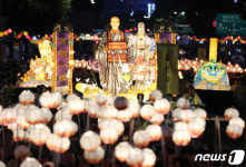 엄청난 크기의 연등