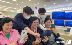 LG전자, ‘스마트폰 활용 실버 전문가 과정’ 전국 확대 운영