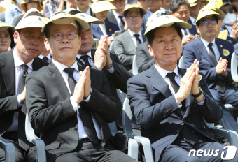 노무현 전 대통령 추모식 참석한 이재명·김기현