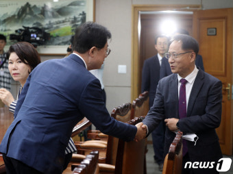 '자녀 특혜 채용 의혹' 선관위 박찬진 사무총장·송봉섭 사무차장 사퇴