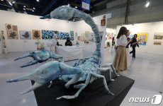 시선 사로잡는 예술 작품