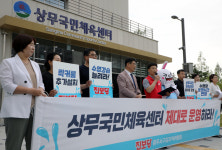 주말 포함 주5일 운영 수영장…직장인은 못 다녀요