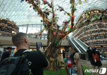 한석현 작가 작품 설치된 별마당 도서관